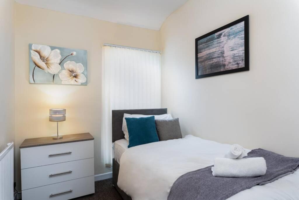 Sleeps 5, Smart Tv'S In Bedrooms Swansea Bagian luar foto