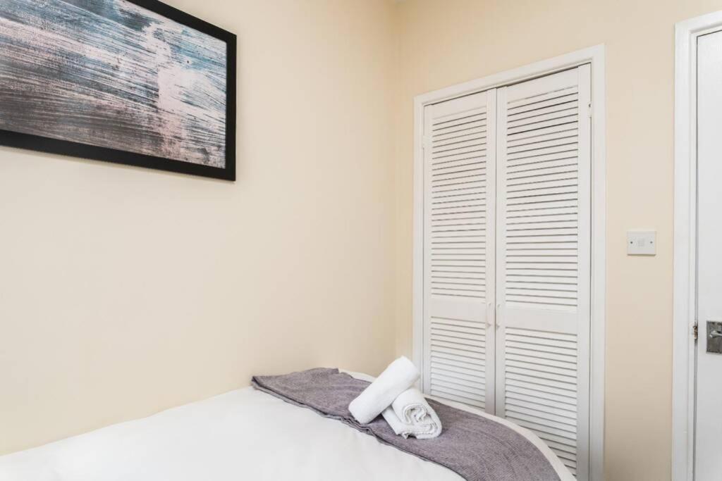 Sleeps 5, Smart Tv'S In Bedrooms Swansea Bagian luar foto