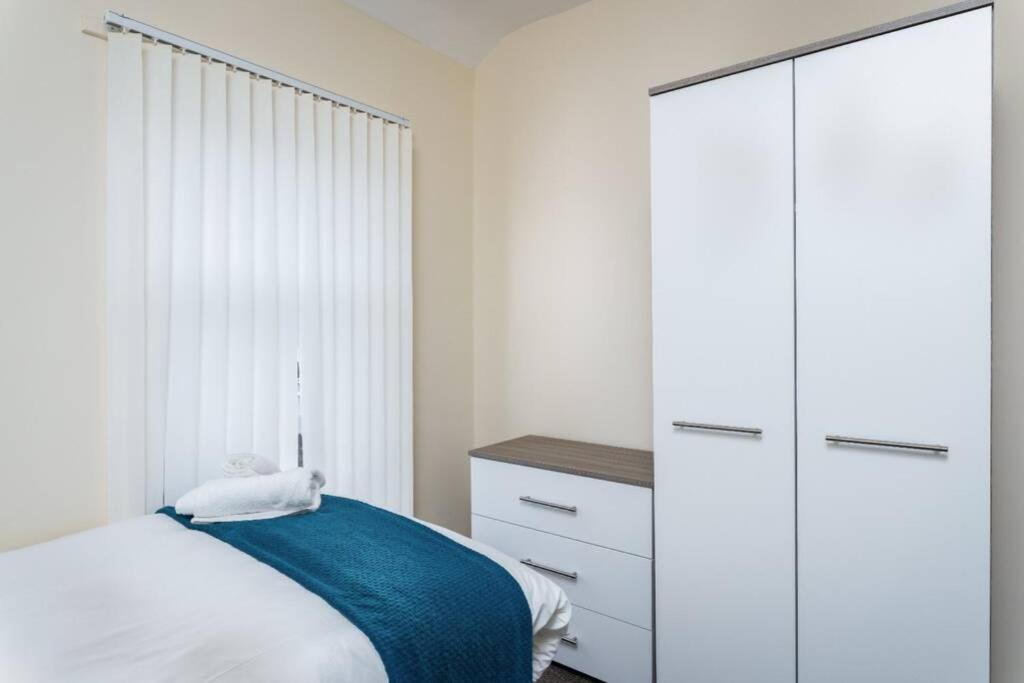 Sleeps 5, Smart Tv'S In Bedrooms Swansea Bagian luar foto