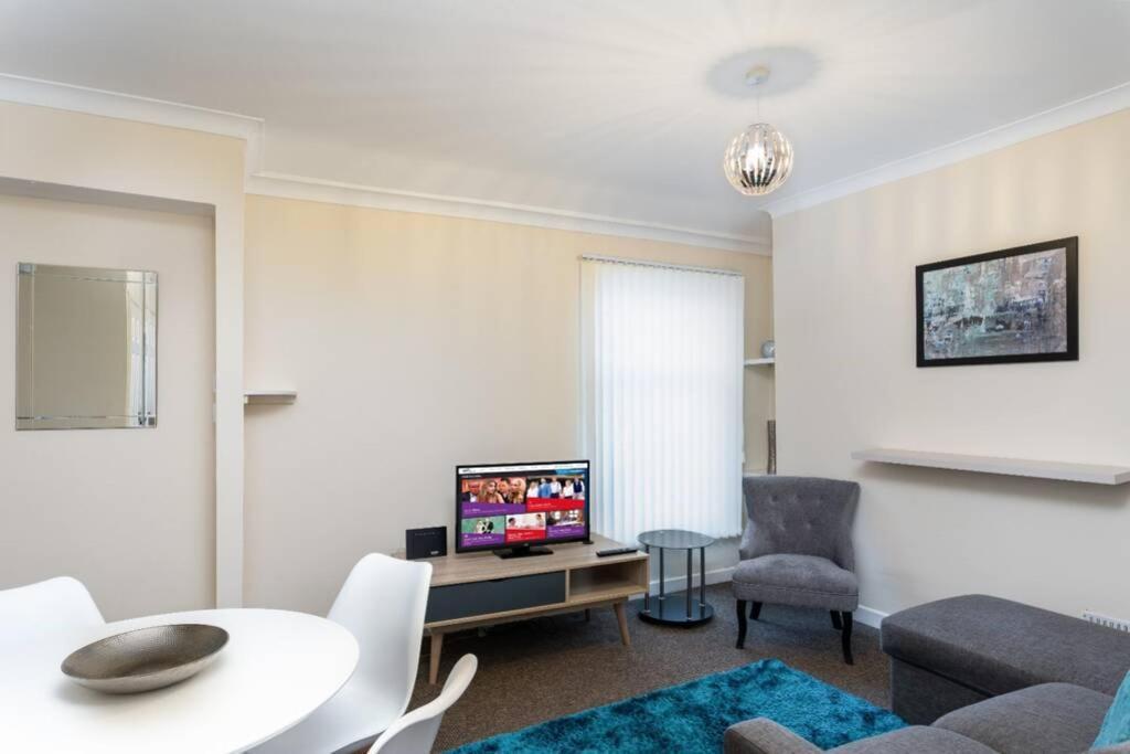 Sleeps 5, Smart Tv'S In Bedrooms Swansea Bagian luar foto