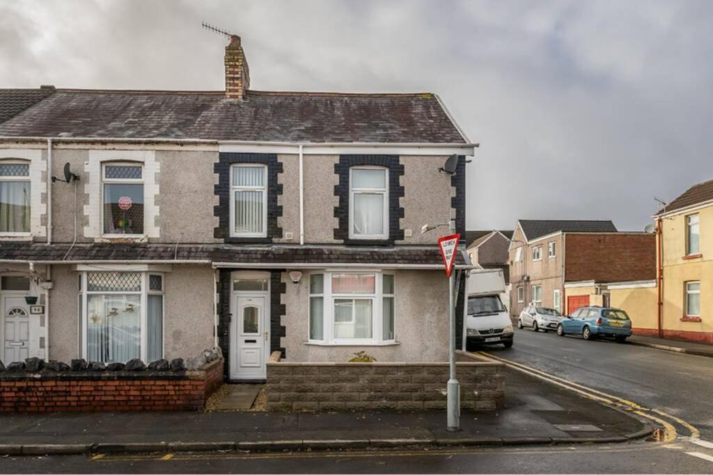 Sleeps 5, Smart Tv'S In Bedrooms Swansea Bagian luar foto